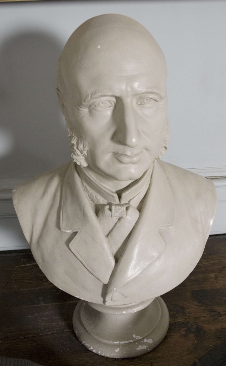 Byste av konsul Westye Egeberg (1805-1898), forretningsmann og legatstifter i Christiania.