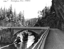 Trangfossen bro over Hyttfossen i Klæbu i Sør-Trøndelag. Fot