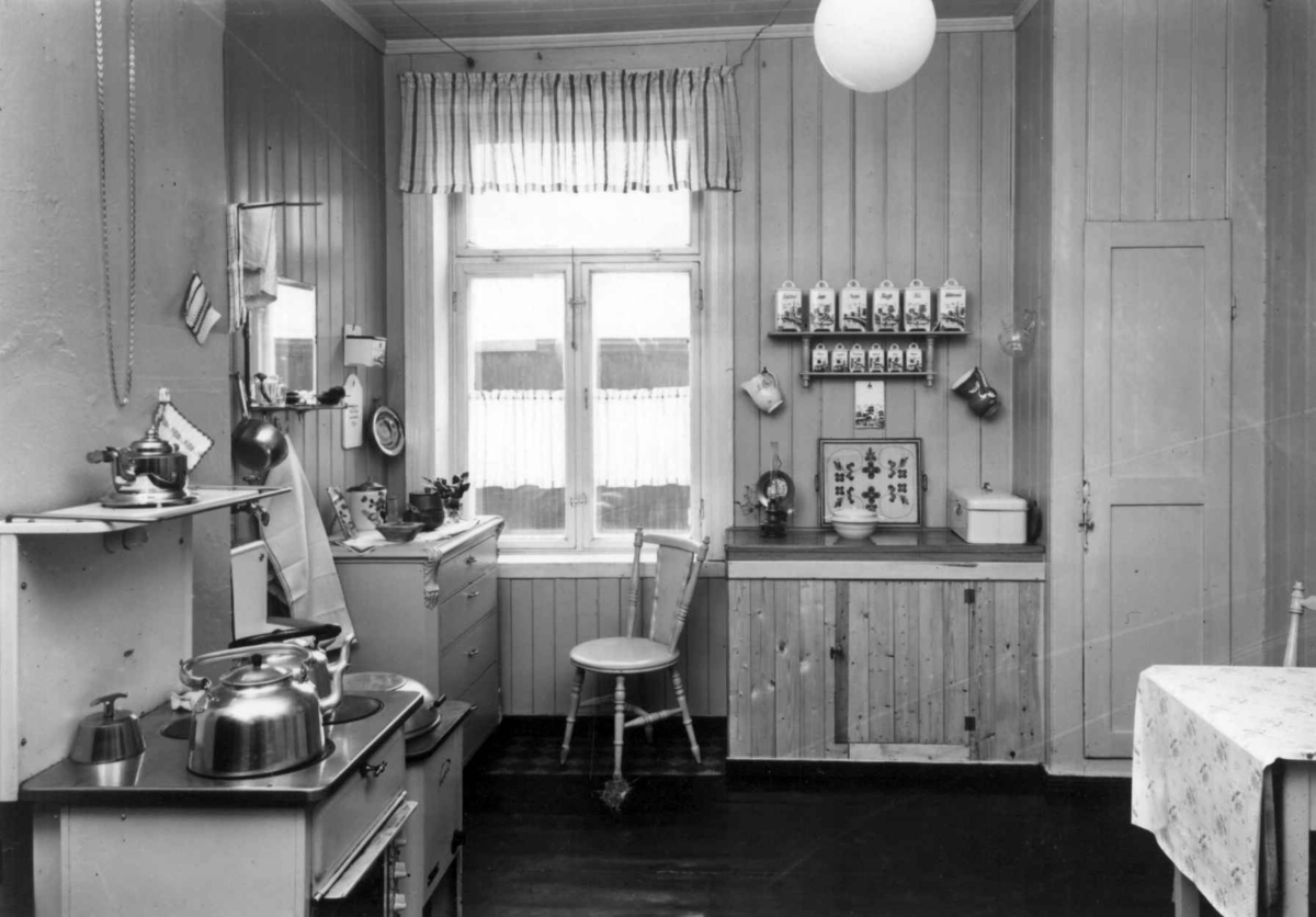 Kjøkken fra Dælenenggaten 30, Oslo, 1951