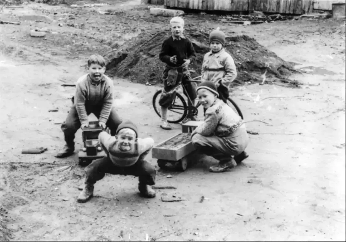 Barn som leker. 1950-60
